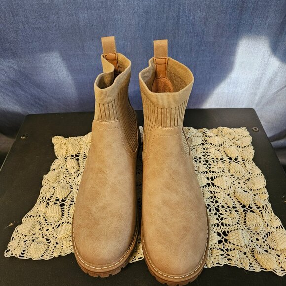 Corky's Cabin Fever camel slip on boots. NIB Size 10 - Picture 3 of 9
